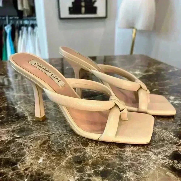Gianni Bini Begment Leather Tubular Thong Heels Size 7.5M Tan/Cream - Picture 2 of 8